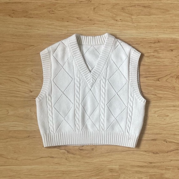 |Sunday Best| by Aritzia Woman’s Sweater Vest Woman’s Size Medium - Picture 2 of 7